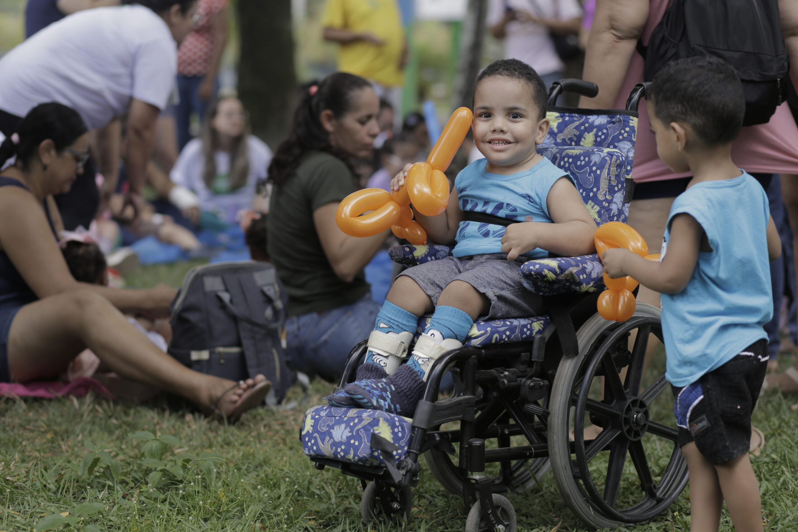 IMIP leva pacientes do Centro de Reabilitação para Dia das Crianças especial no Parque 13 de Maio