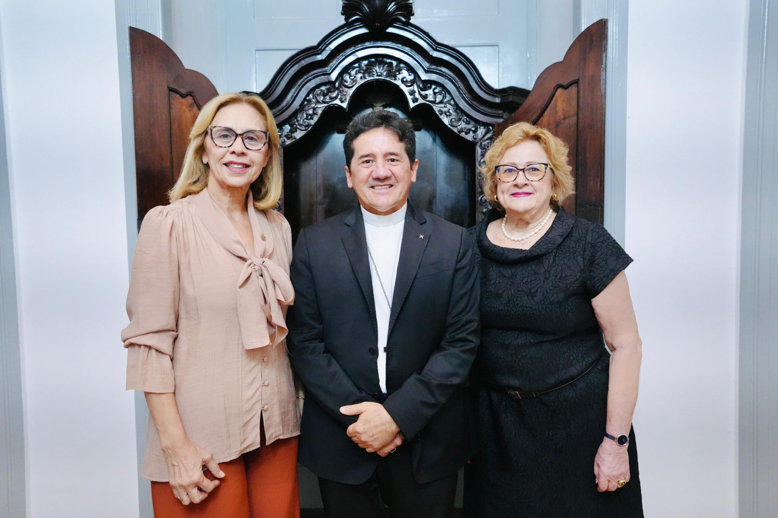 Direção do IMIP realiza visita institucional ao arcebispo de Olinda e Recife
