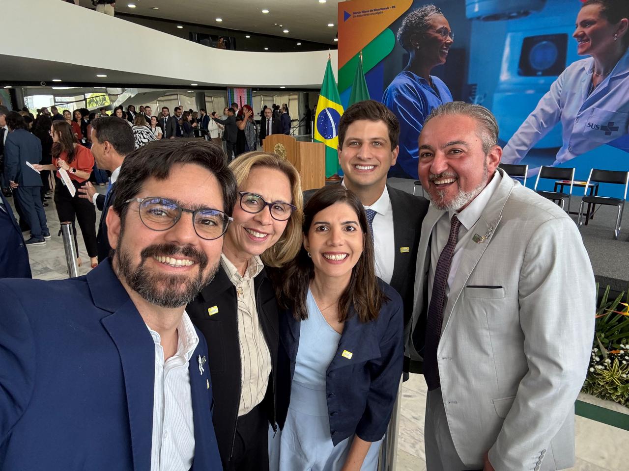 Tereza Campos participa de cerimônia no Palácio do Planalto