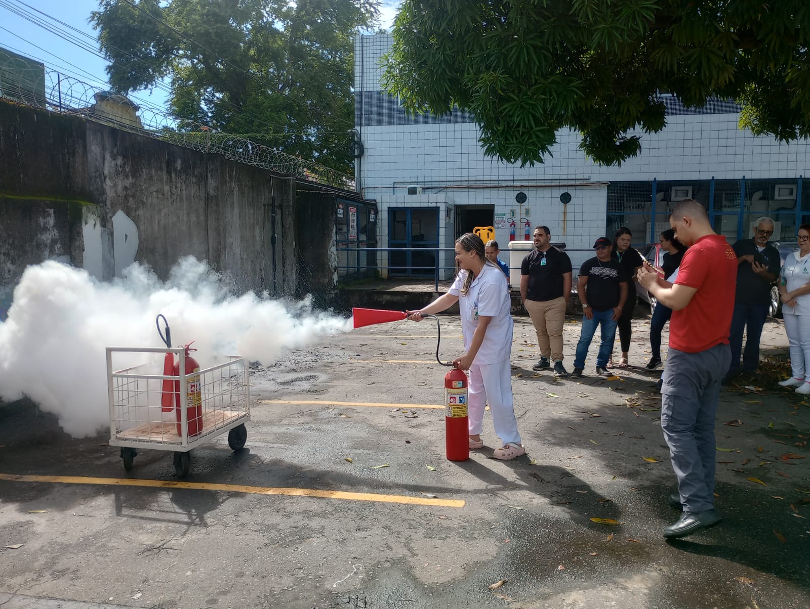 Serviço Especializado em Segurança e Medicina do Trabalho realiza curso de reciclagem de brigada de incêndio no IMIP