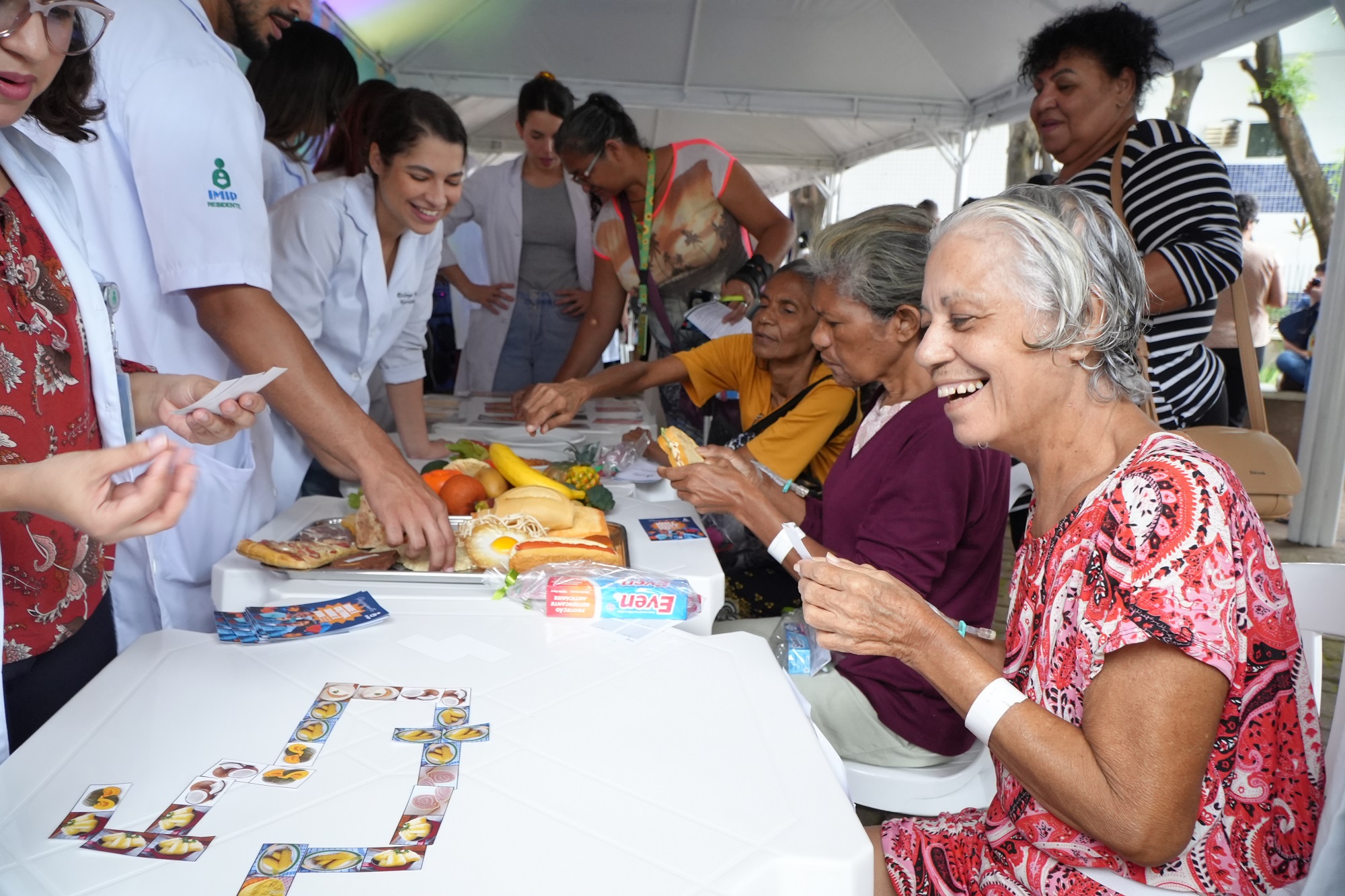 IMIP promove atividade cultural e de cuidados em alusão ao mês da pessoa idosa